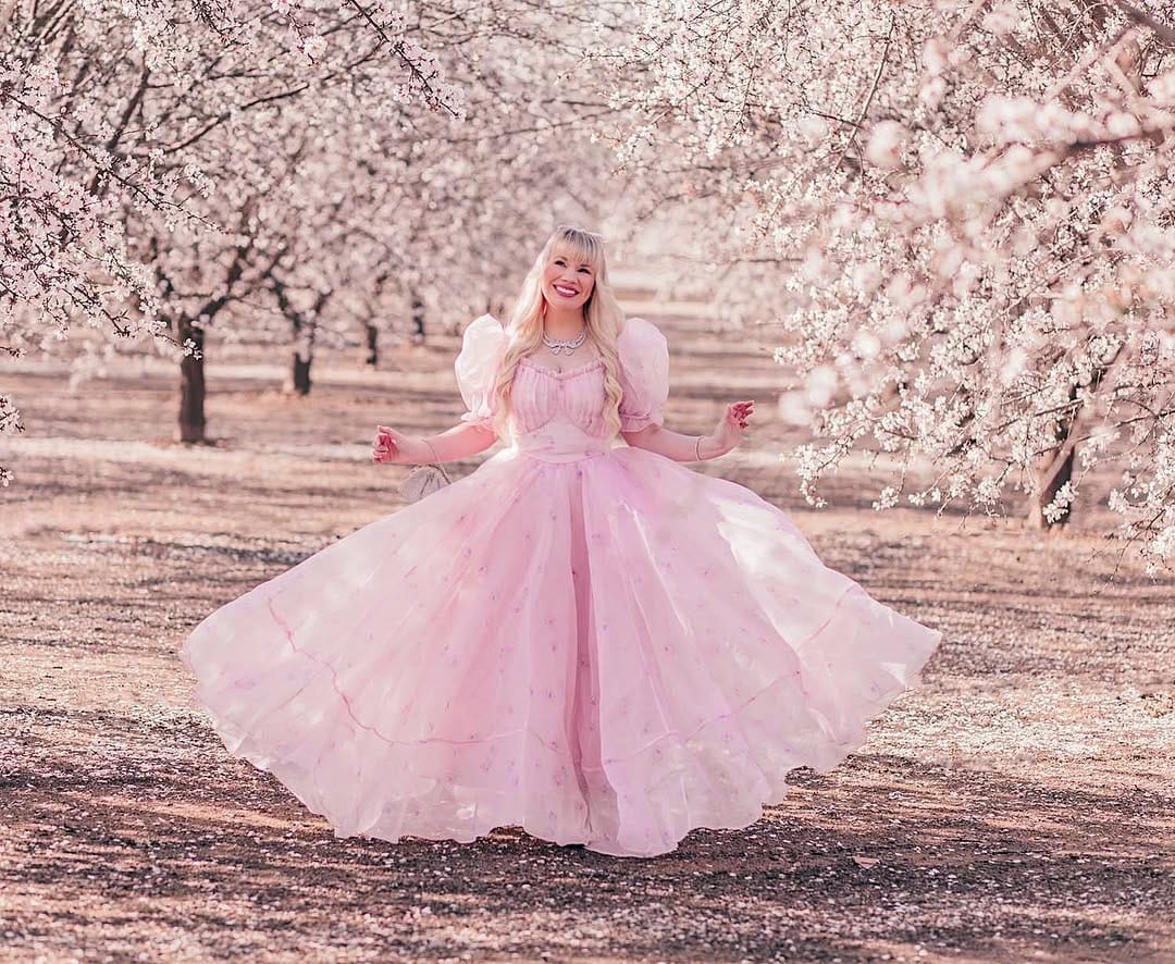 Post 9 by Elizabeth Hugen | Feminine Fashion & Girly Style on Instagram (carousel)