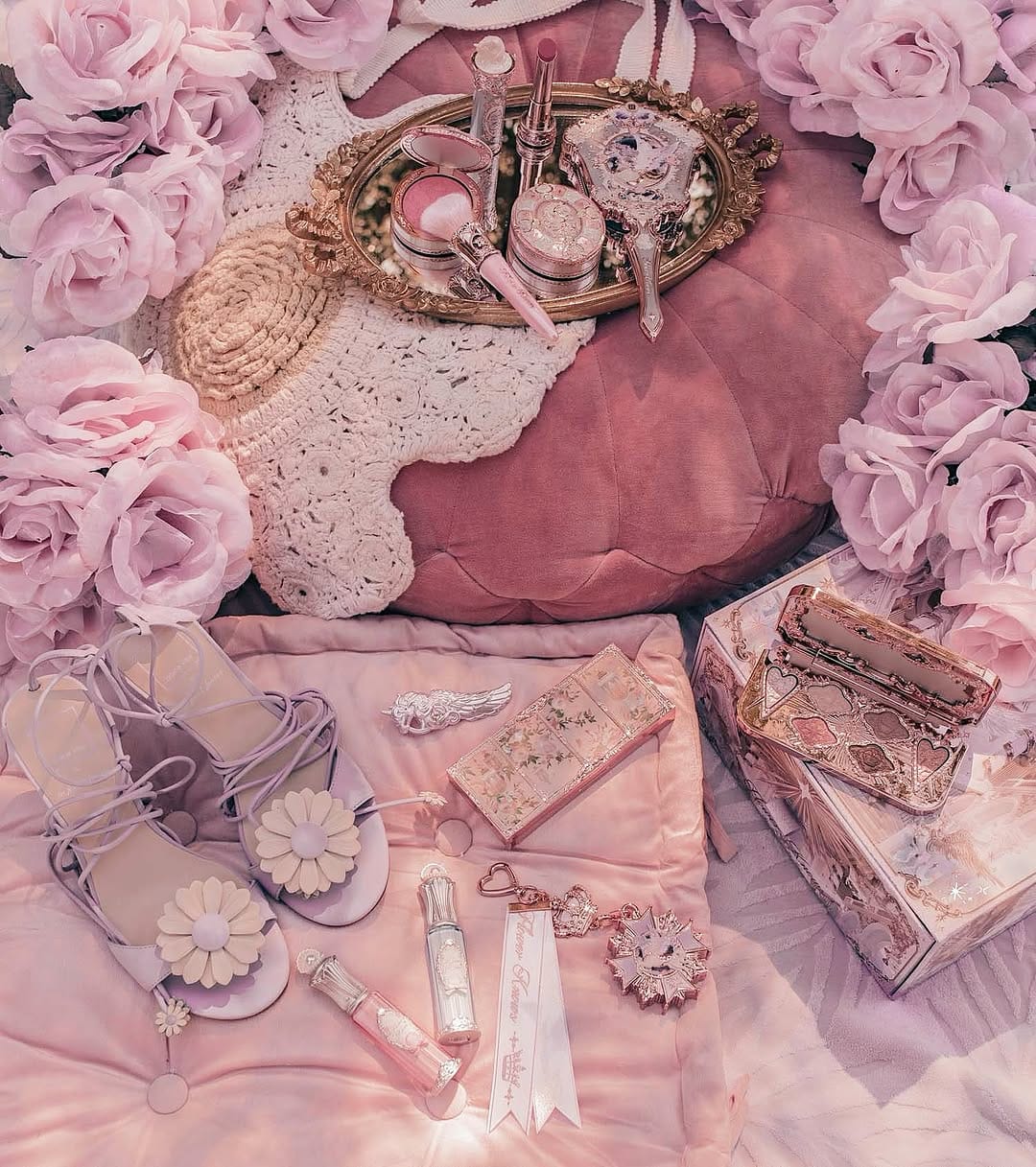 Post 2 by Elizabeth Hugen | Feminine Fashion & Girly Style on Instagram (carousel)